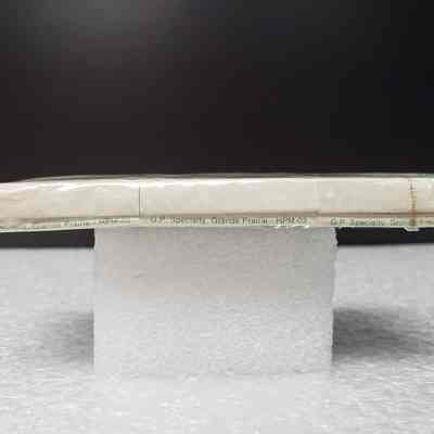 Side view, bottom edge