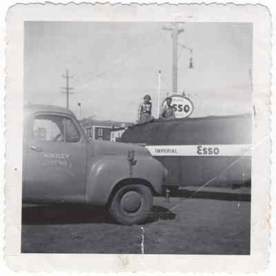 [Photo[ Imperial/Esso Oil Truck and Hingley Roofing & Sheet Metal Co. Ltd., B&W