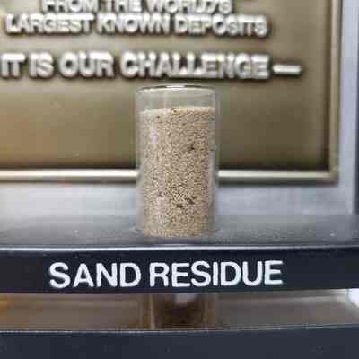 [Desk Ornament] "Alberta's Oil Sands and Heavy Oil Potential" Standee w/ Samples - Close-Up Sand Residue: Close-up sand residue sample