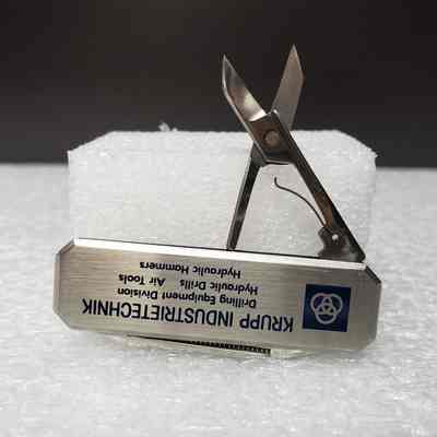 Scissors, front