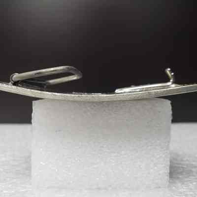 Side view, bottom-edge straight-on
