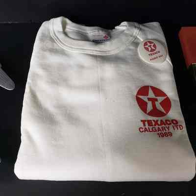 [Sweater] Texaco Calgary Ltd. 1989, White Red Sweatshirt with Pinback Button