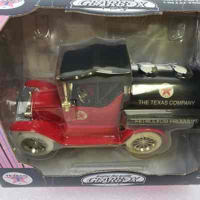 Close-up of Model Inside Box, Top-Down Angle
