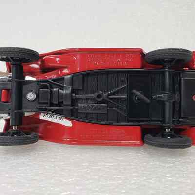Underside view, straight-on