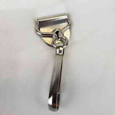 Close-Up of Clip.