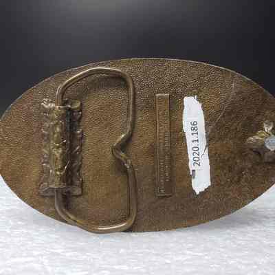 [Belt Buckle] Beaver Drilling, Antique-Bronze [Broken] - Back: View of the back.
