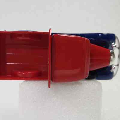 Top view, straight-on, uncovered truck bed