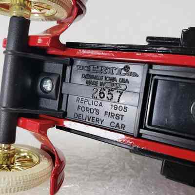 Maker's mark, underside