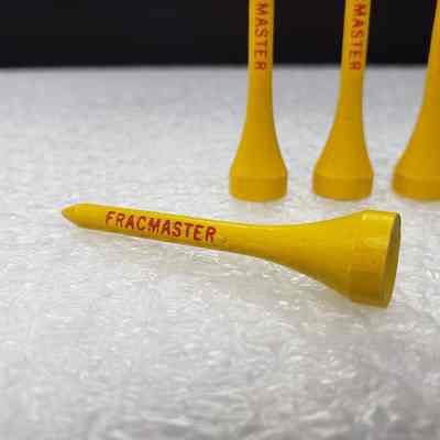 [Golf Tee] Fracmaster, Set of 4, Yellow Red Close-Up: Close-up view of single tee