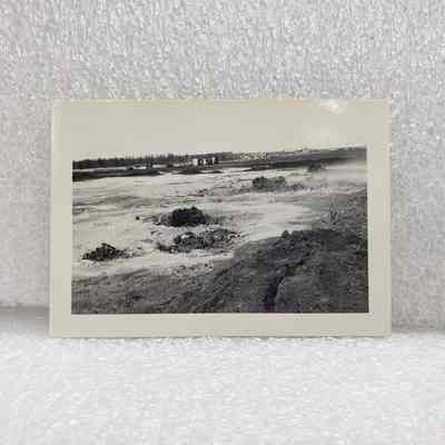 [Photo] Blowout, Boiling Mud in Field, Small, BW