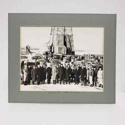 [Photo] Leduc #1 Feb. 13, 1947, Crowd Portrait with Rig Base, Landscape, Large, BW, 1947