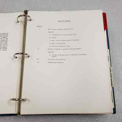 [Manual] Blowout Prevention and Well Control, Exxon, White Binder w/ Tiger and Valve, 1984 - Contents: View of the contents page
