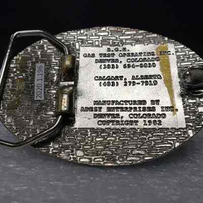 [Belt Buckle] BGH Gas Test Operating, Antique-Silver - Maker's Mark: Angled view of the maker's mark on the back.