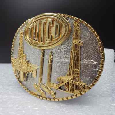 [Belt Buckle] TOTCO, 1981, Gold Silver - Front, Angled: Angled view of front
