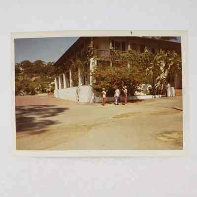 [Photo] Three Ladies in Front of White Building w Red Flowers, White Border, c.1971