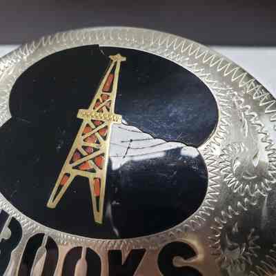 [Belt Buckle] Brooks, Silver Black Gold Red [Broken] - Close-Up, Right: Close-up view of the front right, showing fracture in surface.