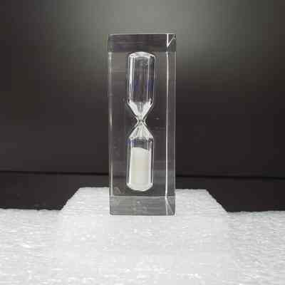 [Desk Ornament] Cardium Service & Supply Ltd., Acrylic Blue - Side: View from the side.