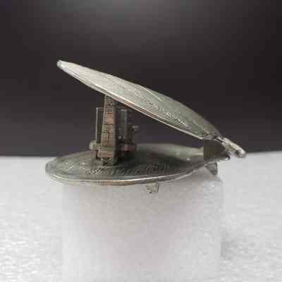 [Desk Ornament] Cohasset 1992, Clam-Shell Model, Metal - Side: View from the side, closed