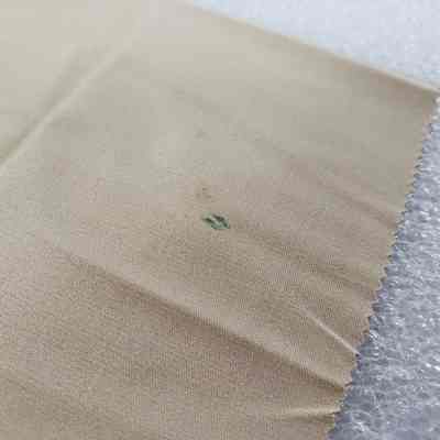 [Glasses Cloth] Leduc Nisku, Tan Blue - Stain: Close-up view of stain