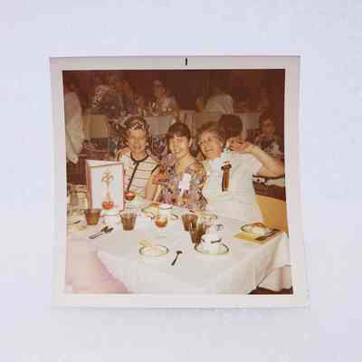 [Photo] Three Ladies Seated at Dining Table, Association of Desk and Derrick Clubs, Square, White Border, c.1972