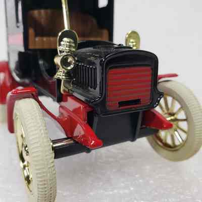Close-up, front-left