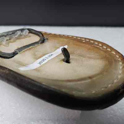 [Belt Buckle] Bestway, Leather - Hook, Angled: Angled view of the hook.