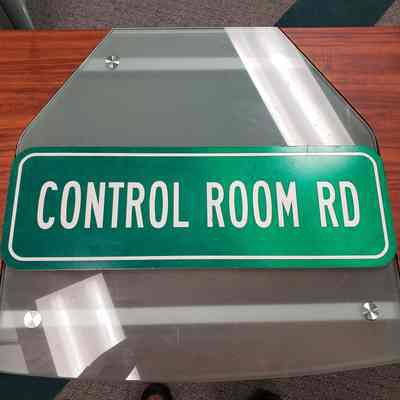 [Signage] "Control Room Rd", Metal Green White