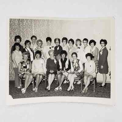 [Photo] Group Portrait, Association of Desk and Derrick Clubs, Landscape, BW, White Border, c.1972