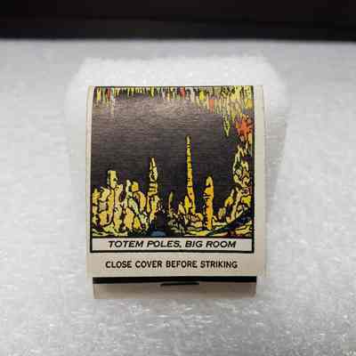 [Matchbook] White's City: Totem Poles, 20-strike, Yellow Black - Front: View of front cover