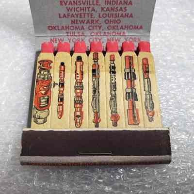 [Matchbook] Guiberson Specialty Oil Field Equipment, 21-strike, Red Green Gold - Matches: Close-up view of matches