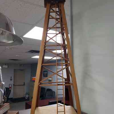 [Model] Wooden Derrick, "Best Wishes To A Great Guy!..."