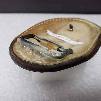 [Belt Buckle] Bestway, Leather - Hinge, Angled: Angled view of the hinge.