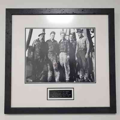 [Photo] Five Oil Workers, Regent Drilling, Calmar Alberta, 1948, BW, Framed