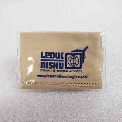 [Glasses Cloth] Leduc Nisku, Tan Blue - Front in Pocket: View of front in clear pocket