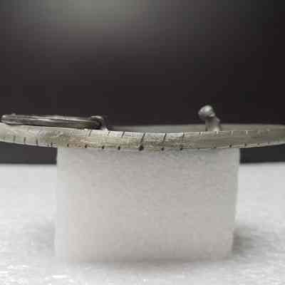 [Belt Buckle] Canuck, Antique-Silver - Side: View from the side.