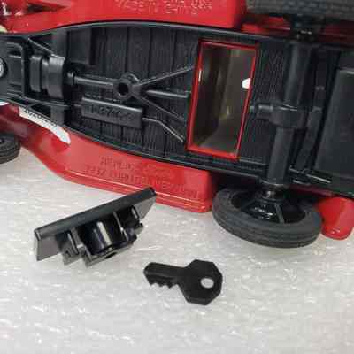 Key and locking mechanism, underside
