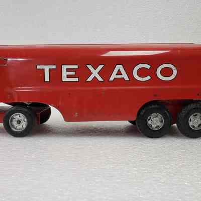 Side view, right-side, trailer
