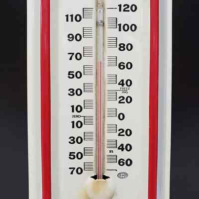 [Thermometer] Walter L. Hamula/Esso Oil, White Red - Close-Up Thermometer: Close-up view of thermometer