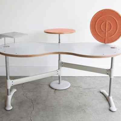 RED Rocket Desk