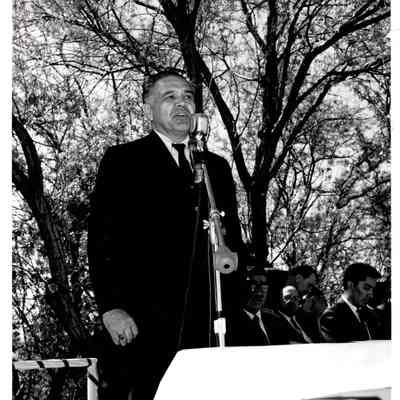 Robert Bennett speaking at groundbreaking ceremony