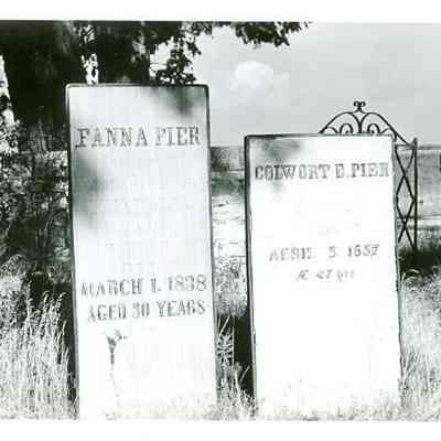 Headstones of Fanna and Colwort E. Pier
