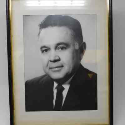 Robert "Bob" Bennett