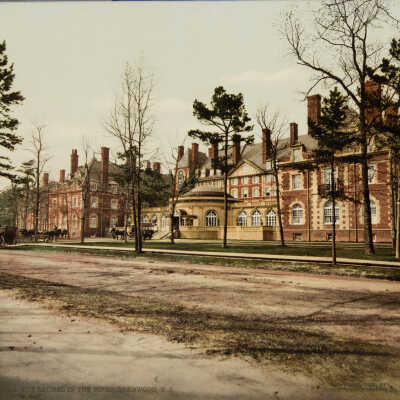 The Laurel in the Pines, Lakewood