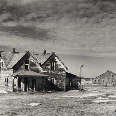 Untitled (abandoned rural farm house)
