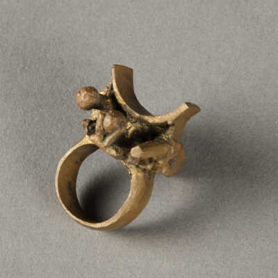 Ring - Saddle Motif