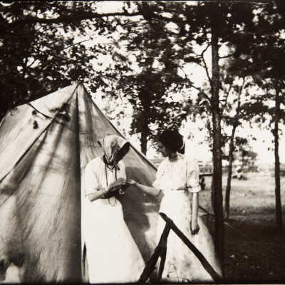 Martha and Julia Metelmann