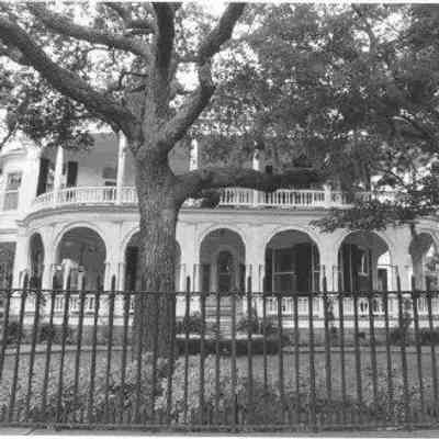 Carrington-Carr House (2 Meeting Street)