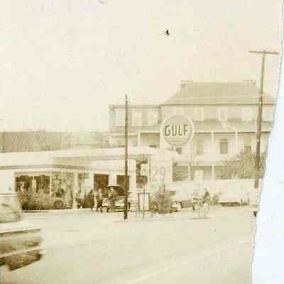 Gulf Oil Station (299 East Bay Street)