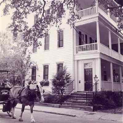 Amarinthea Elliott House (16 Legare Street)