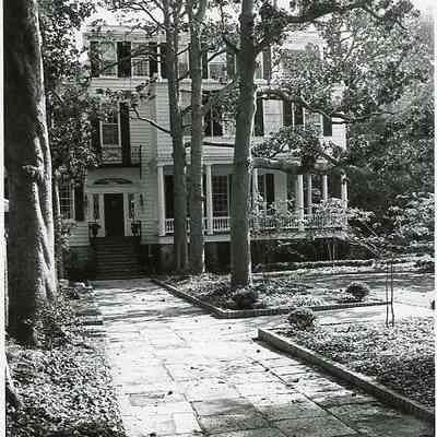 32 Legare Street (Sword Gate House)